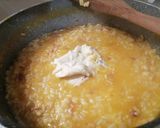 Foto del passaggio 4 della ricetta Risotto con zucca, gorgonzola, speck croccante e fonduta di gorgonzola