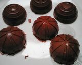 Une image de l'étape 23 de Entremet mousse à la vanille, insert caramel, glaçage rocher.