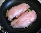 A picture of step 3 of Pan-steamed Chicken Brest with Sweet Garlic Sesame Sauce.