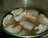 Foto del paso 1 de la receta: Manitas de cerdo en salsa de almendras