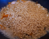 Foto del paso 2 de la receta: Pasta orzo con marisco