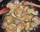 Foto del paso 9 de la receta: Pasta con zapallito italiano y sus flores