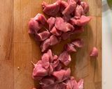 Foto del paso 2 de la receta: Solomillo de cerdo al ajillo con puré de patata aromatizado con tomillo y pimentón