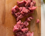 Foto del paso 2 de la receta: Solomillo de cerdo al ajillo con puré de patata aromatizado con tomillo y pimentón