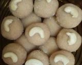 A picture of step 3 of Rava Ladoo.