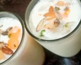 A picture of step 3 of Orange lassi.