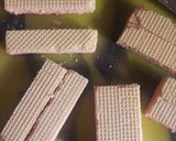 A picture of step 3 of Cream wafer biscuit with pudding.