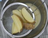 Foto langkah ke 3 dari resep Homemade Potato Wedges.