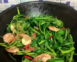Foto langkah ke 3 dari resep Udang tumis kangkung Hasibuan.