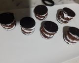 A picture of step 7 of Cream chocolate sandwiches.