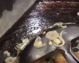 Foto langkah ke 4 dari resep Tumis petai cumi asin dower.