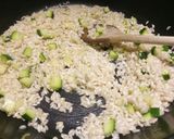 A picture of step 1 of Risotto alla pescatora e zucchine.