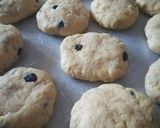 A picture of step 4 of Coconut & currants cookies.