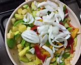 Foto del paso 3 de la receta: Revuelto de zapallito, papa, morrón, cebolla y huevo