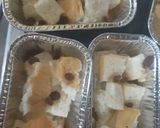 Foto langkah ke 2 dari resep Bread Puding Raisin with Vanilla sauce.