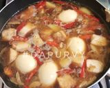 Foto langkah ke 6 dari resep Semur Telur Kuah Bumbu Iris.