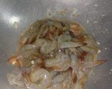 รูปขั้นตอนการทำที่ 3 ของ ผัดกุ้งกระเทียม (แบบมีน้ำ)