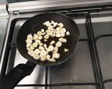 Foto del paso 2 de la receta: Lomo de Bacalao con patatas y guisantes