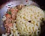 A picture of step 6 of Macaroni sawaiyan with leftover chicken tikka.