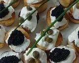 Foto del paso 3 de la receta: Tostas de Caviar y Alcaparras