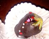 A picture of step 4 of Chocolate coated strawberries.