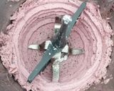 Une image de l'étape 2 de Sorbet banane myrtille vegan.