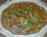 A picture of step 1 of Lahori Murgh Chanay cholay.