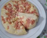 Foto langkah ke 6 dari resep Pizza Sosis Keju Kilat.