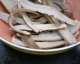 A picture of step 3 of Kachhe Kele Chilke Ki Chutney.