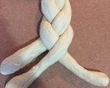 A picture of step 11 of Franks Heavenly Braided Bread.