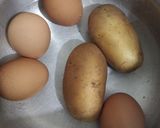 Gambar langkah 1 resipi Salad Sejuk Telur, Kentang & Timun.