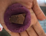 Foto langkah ke 5 dari resep Bola-bola ubi ungu coklat lumer.