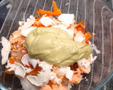 Foto del paso 7 de la receta: Timbal de salmón sobre lechuga baby