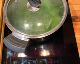 Foto del paso 2 de la receta: Bocados de pollo con chips de boniato y judías verdes rehogadas