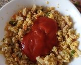Foto del paso 3 de la receta Huevos rellenos de atún, surimi y aceitunas aliñadas