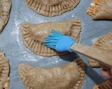 Foto del paso 7 de la receta: Empanadillas de harina de espelta integral al horno