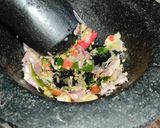รูปขั้นตอนการทำที่ 3 ของ ผัดแหนมหมูไข่วุ้นเส้น