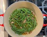 A picture of step 3 of Fresh Green Beans with Bacon and Onion.