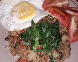 Foto langkah ke 2 dari resep Nasgor sosis telur sayur paket komplit ala echa.