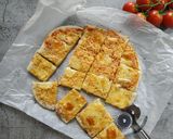 Foto langkah ke 5 dari resep Thin Crust Pizza (versi oven tangkring).