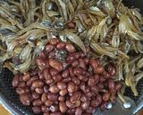 Foto langkah ke 1 dari resep Sambel teri kacang.