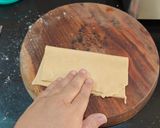 A picture of step 2 of Egg Paratha.