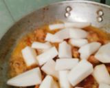 Hình bước làm 2 của món Thịt kho củ cải trắng