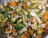 Ázsiai jellegű, csirkés, pirított sárgalencse tészta 🍜 recept fázis 4 fotója