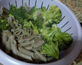 Foto del paso 1 de la receta: Brócoli con pasta de trigo cerraceno y gambas