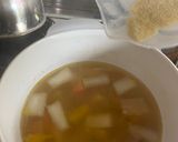 Foto del paso 2 de la receta: Sopa de sémola y pollo