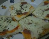 Foto langkah ke 6 dari resep Pizza roti mozarella.