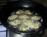 Foto del paso 3 de la receta: Buñuelos de espinaca o acelga