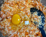 Foto del paso 3 de la receta: Buñuelos de repollo y zanahoria con salsa picante de ajo dulce