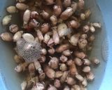Foto langkah ke 1 dari resep Baby cumi sambal bawang.